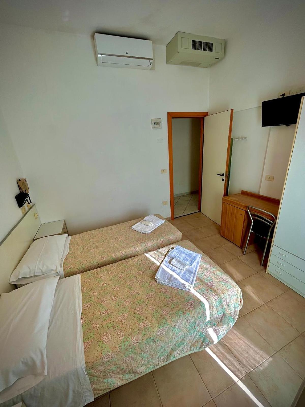 Hotel Sacramora Rimini Exteriör bild